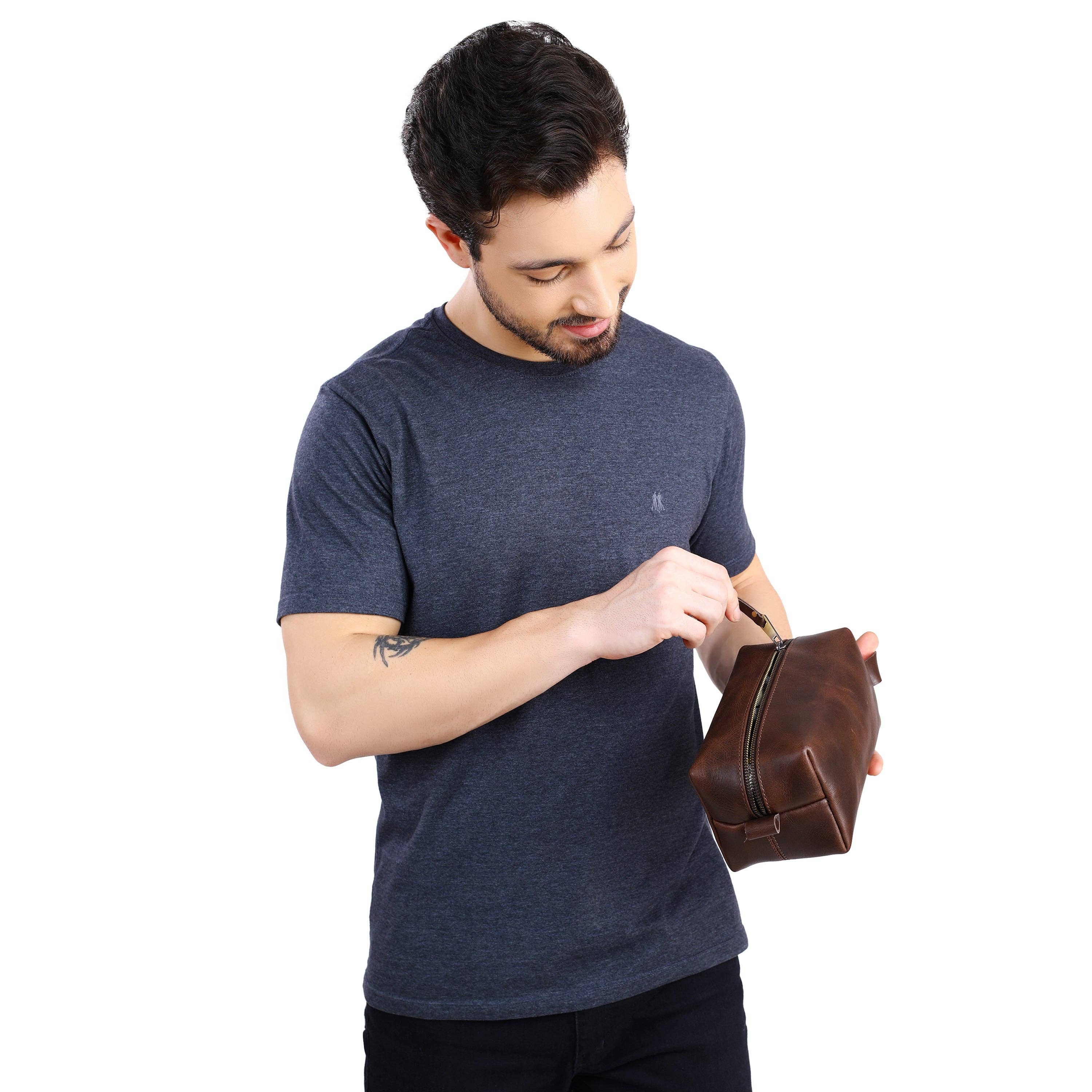 Donkerbruin Gepersonaliseerde Cadeaus voor Bruidsjonkers Toilettas | DB voor groothandel op Faire2