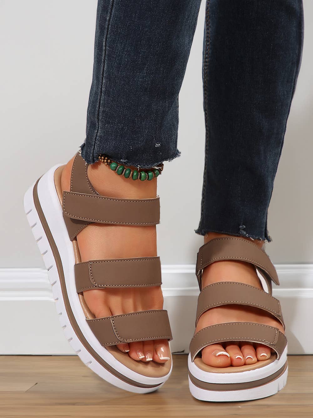 1 the Woman - Vente Sandales – femme - Sandales à plateforme en cuir PU avec boucle évidée6