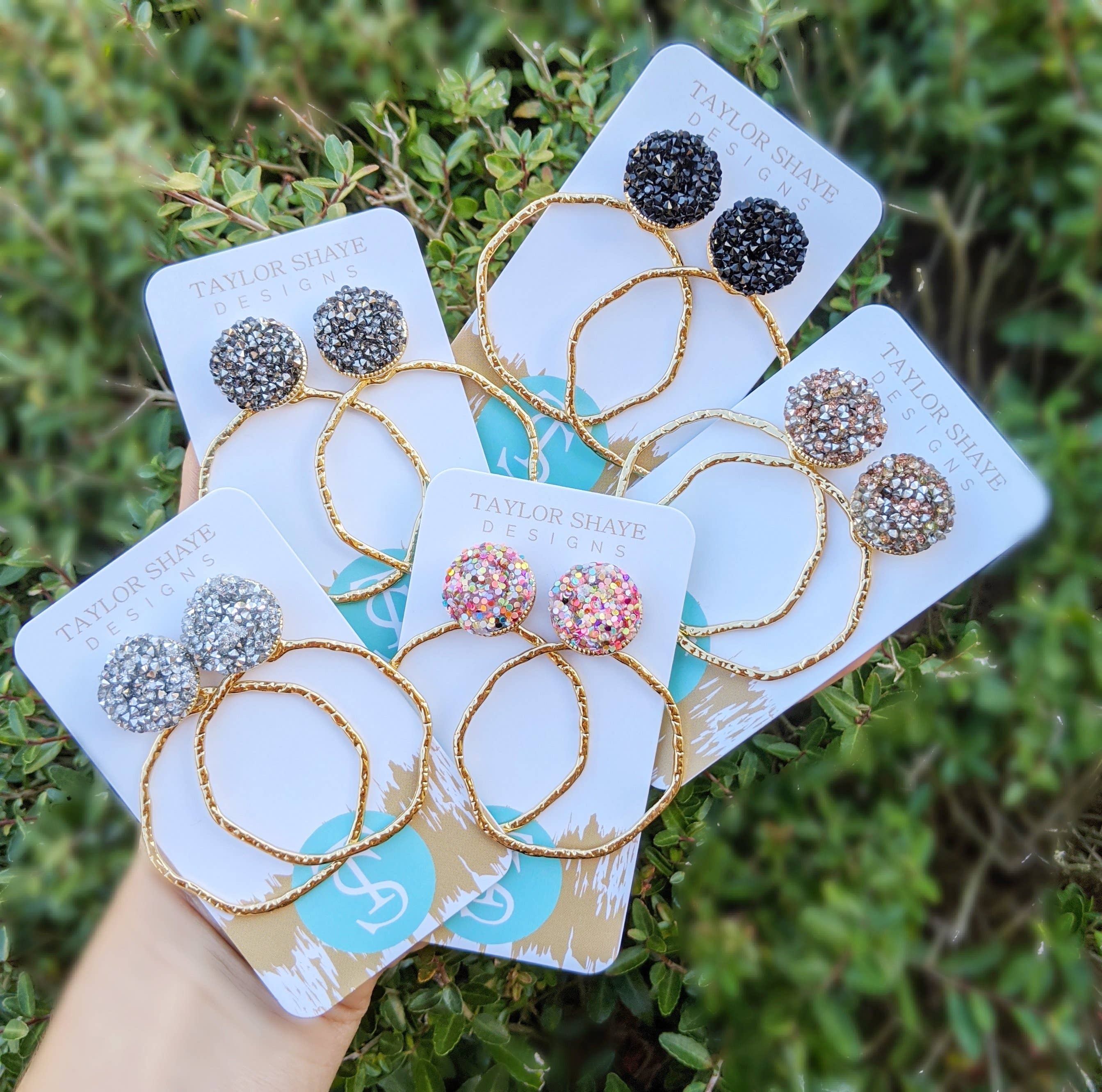 Taylor Shaye Designs - Venta al por mayor Pendientes colgantes - Aros superiores con purpurina13