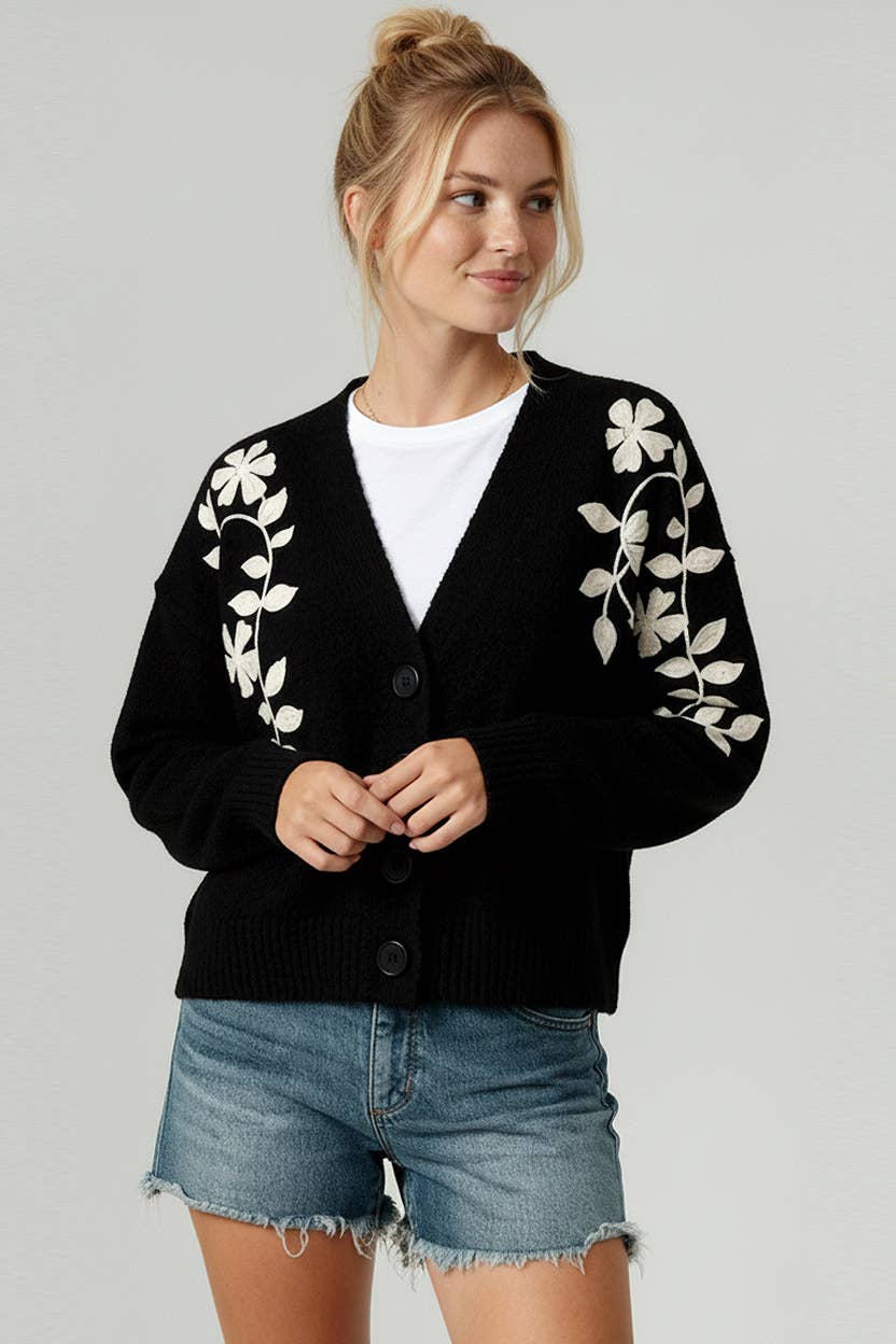 NERO CARDIGAN RICAMATO CON FIORI E BOTTONI PLUS SIZE in vendita all'ingrosso su Faire2