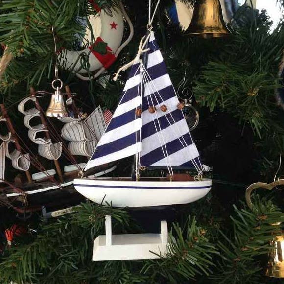 Décoration de sapin de Noël en bois à rayures bleues pour la vente par Hampton Nautical