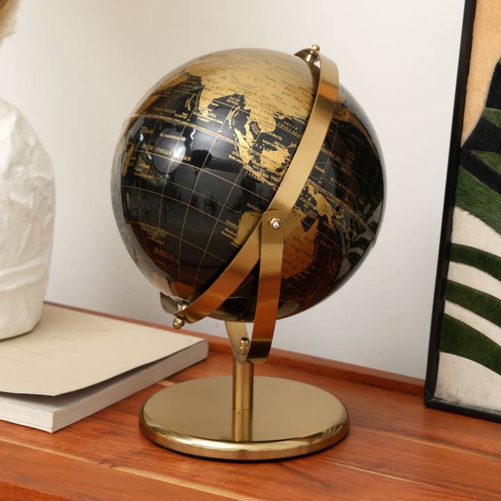 Globo terráqueo decorativo con soporte de metal dorado | 9,5 x 8 x 12 pulgadas para venta al por mayor de Expo Bazaar