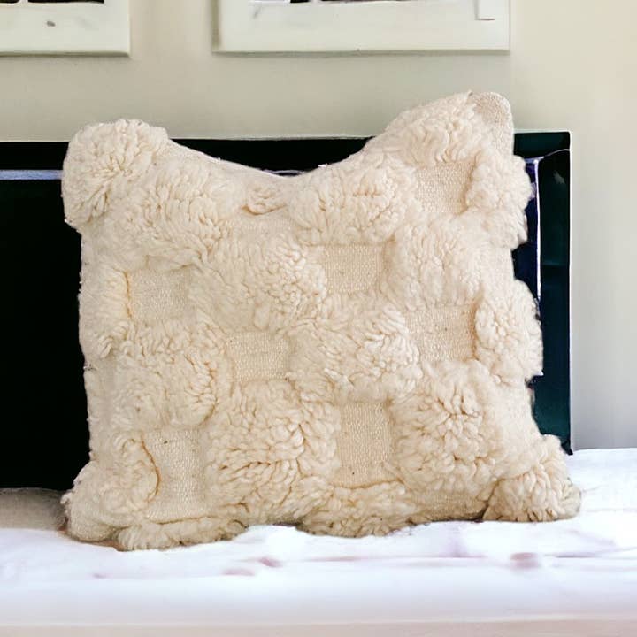 Berberwoolrug - Wholesale Throw Pillow Cover - Handcrafted White Checkered Beni Ourain Wool Pillow Cover0