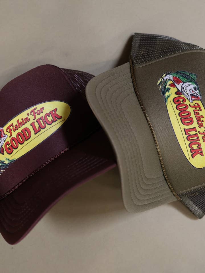 Casquette trucker « Pêcher pour la bonne chance » pour la vente par Electric label