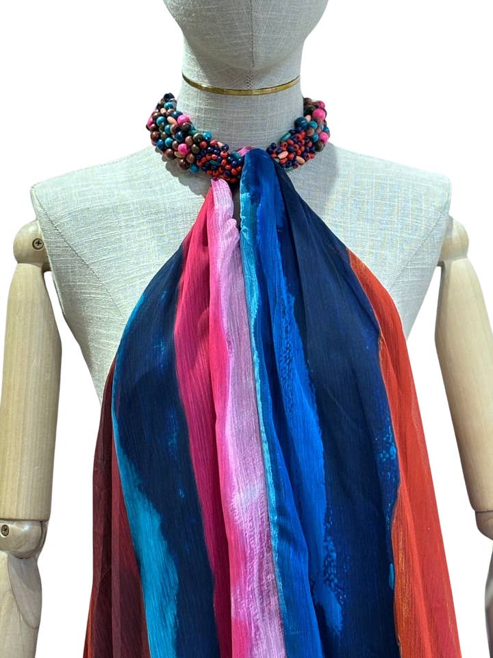 Abito da donna con scollo all'americana. per la vendita all'ingrosso da parte di Piolas