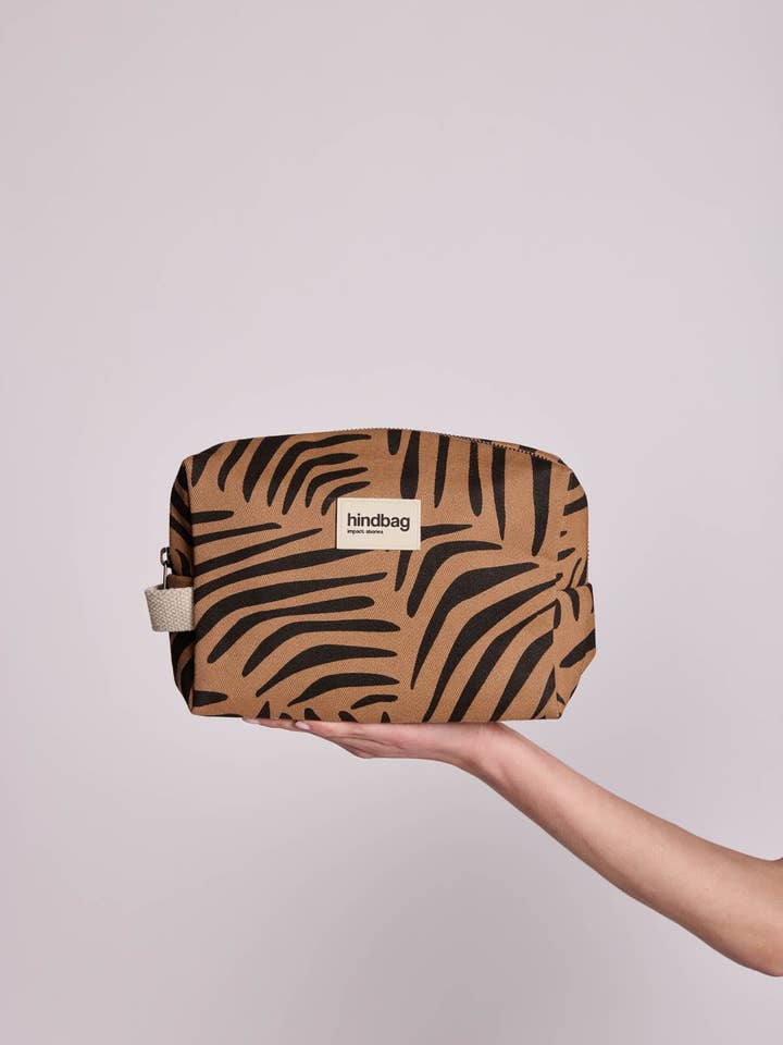 Trousse de toilette Léon Zèbre cannelle pour la vente par Hindbag