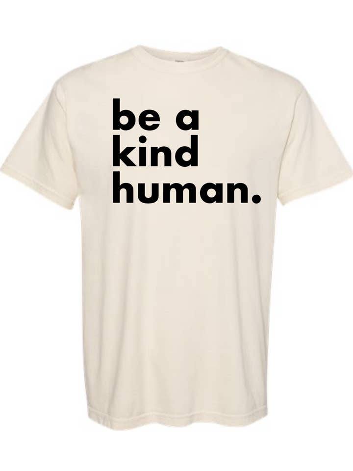 T-shirt Unissex Be a Kind Human//Natural por atacado de Be a Kind Human