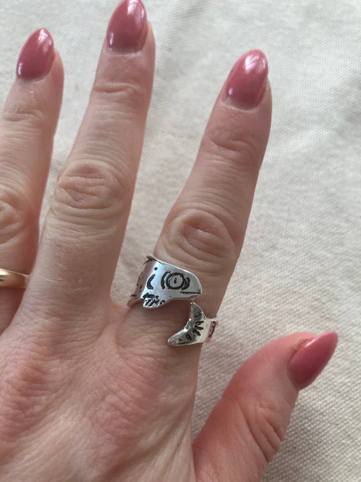 Bague en argent sterling Lucky Fish enroulée pour la vente par Ladyfine Collective