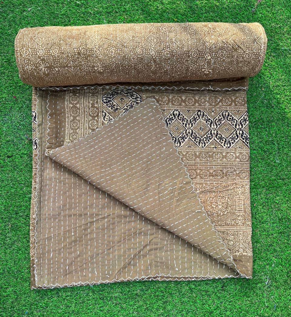 Bhawana Handicrafts - Vente Courtepointe - Couette Kantha en coton indien 100 % biologique - Plaid et dessus de lit artisanal5