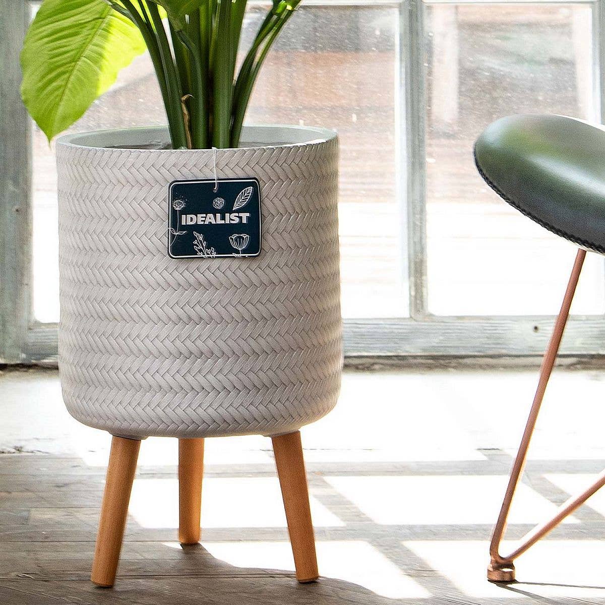Idealist Lite Fibrestone Planters - Wholesale Plant Pot - IDEALIST Plaited Round Indoor Planter with Legs1