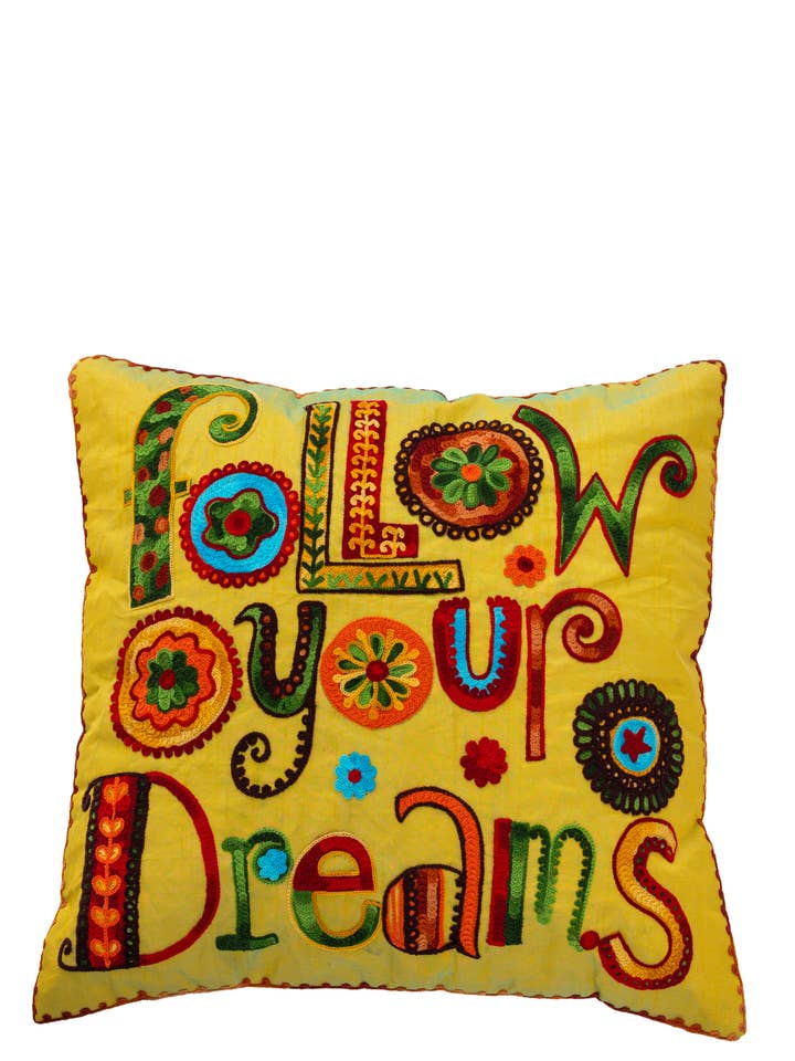 Fodera per cuscino ricamata con motivi molto colorati per la vendita all'ingrosso da parte di Peace & Love (CALAO IMPORT EXPORT S.L.)
