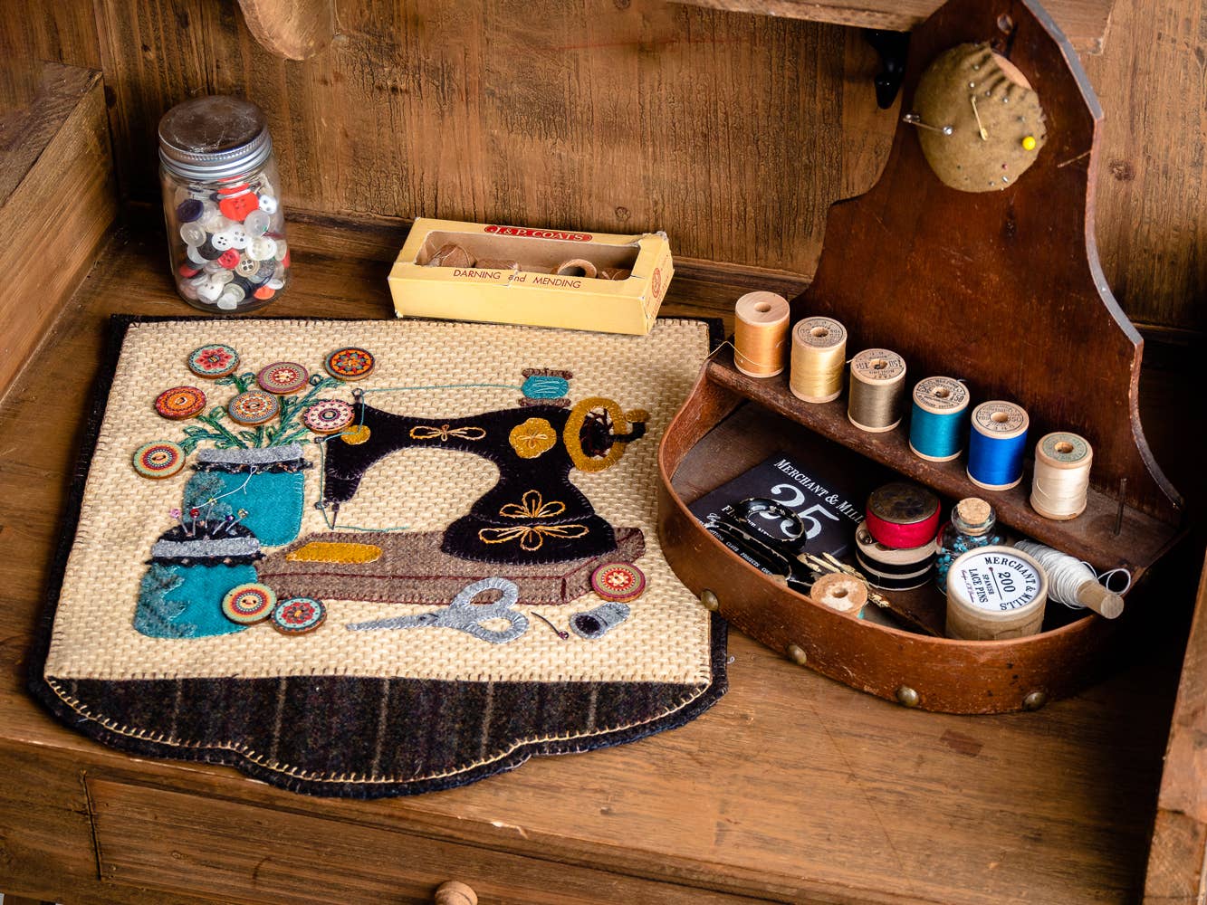 Traditional Primitives - Wholesale Craft Sewing Kit - Vintage Stitches -12" Wool Applique Pattern w/ Button Pack3