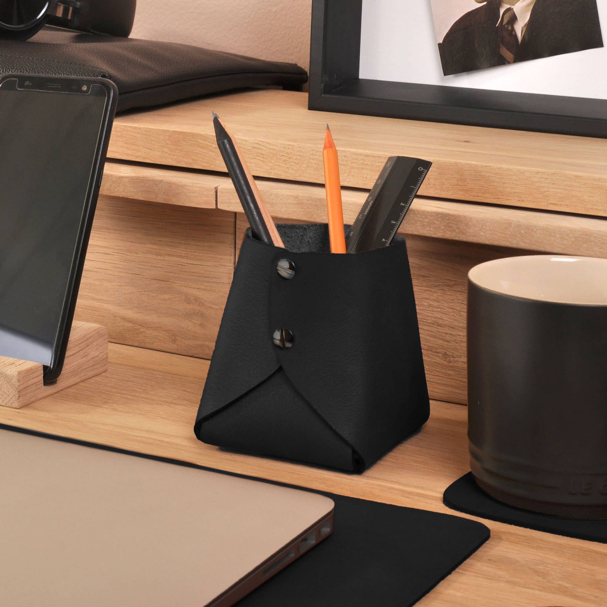 Corban & Blair - Wholesale Pen & pencil holder - Artisan Leather Pen Pod1