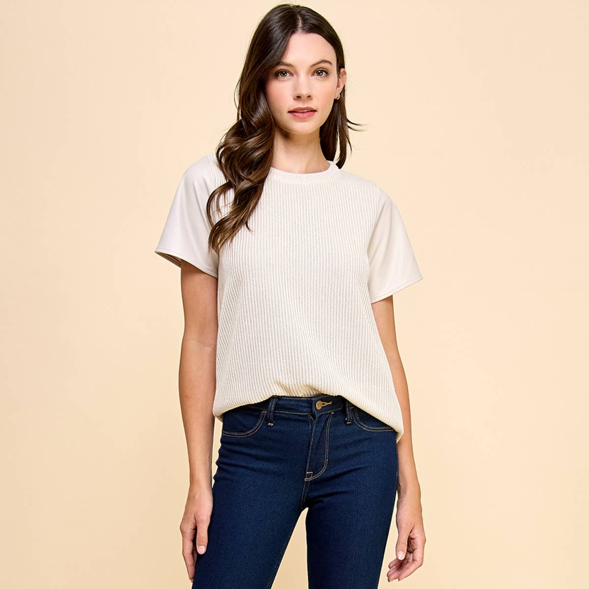 Les Amis – Blusa - Mulher por atacado – Blusa de tricô lisa com mangas curtas em couro sintético1