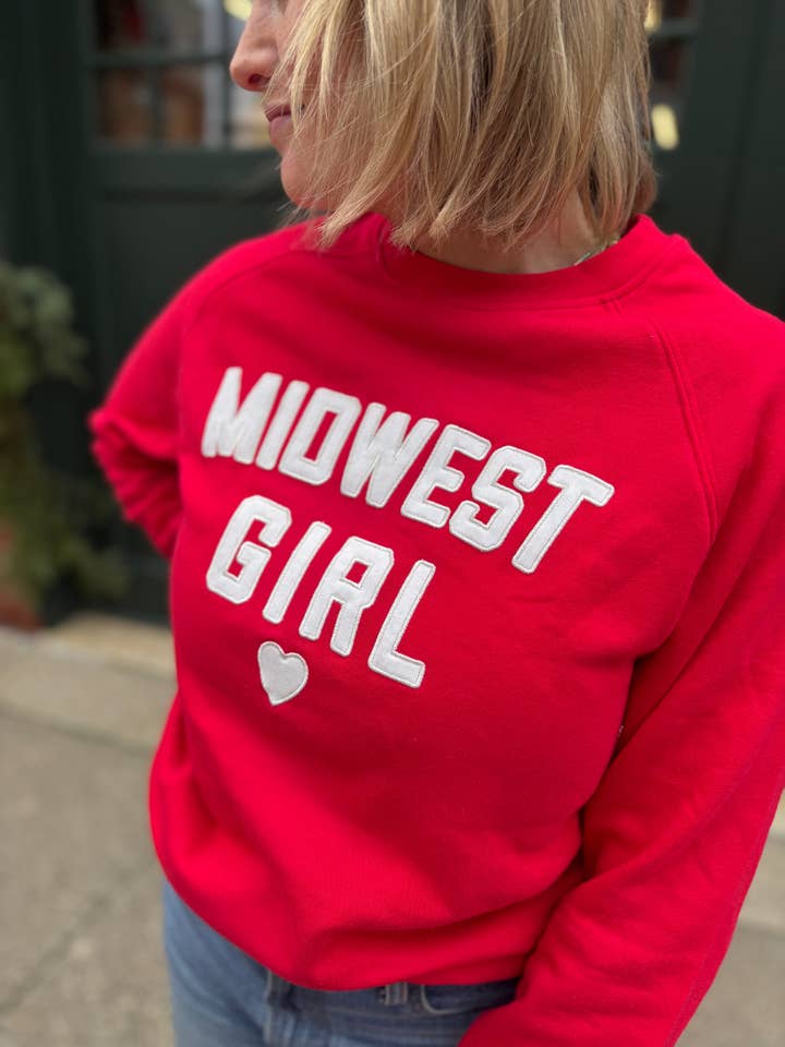 Crew Midwest Girl avec appliqué en rouge pour la vente par The Midwest Girl