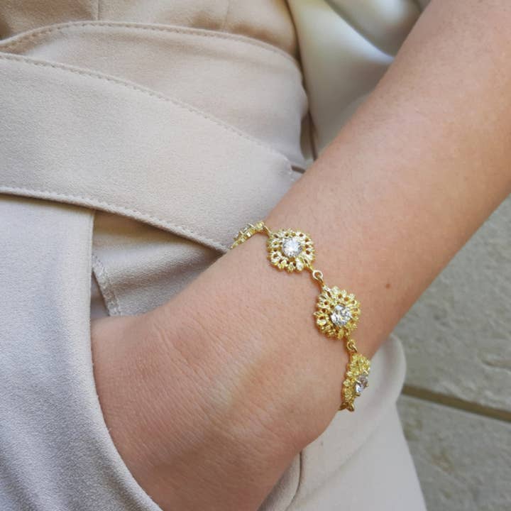PORTUGAL JEWELS – wholesale Hängande örhängen – Armband Queen Zirconia i Guldpläterad Silver