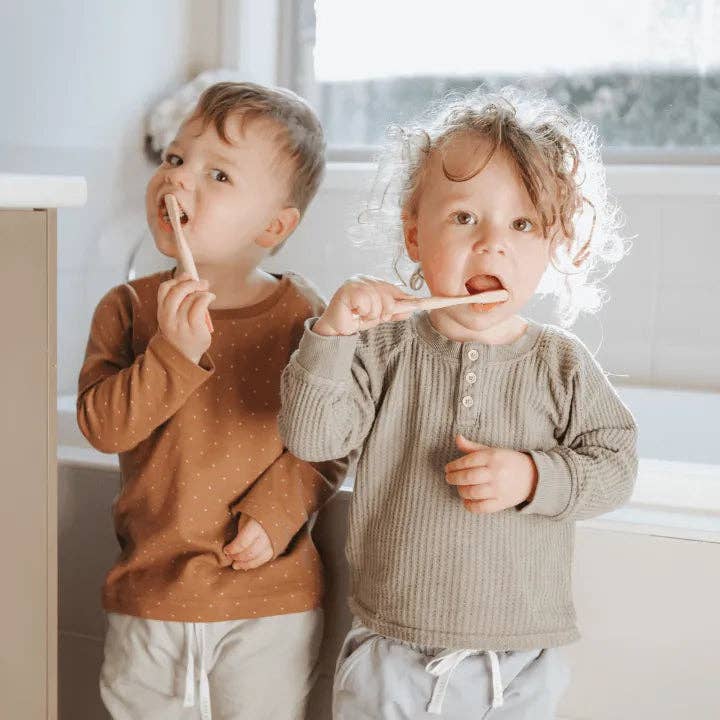 Us and The Earth - Wholesale Oral Care Set - Eco Smiles Box - Chemical Free Tooth Care9