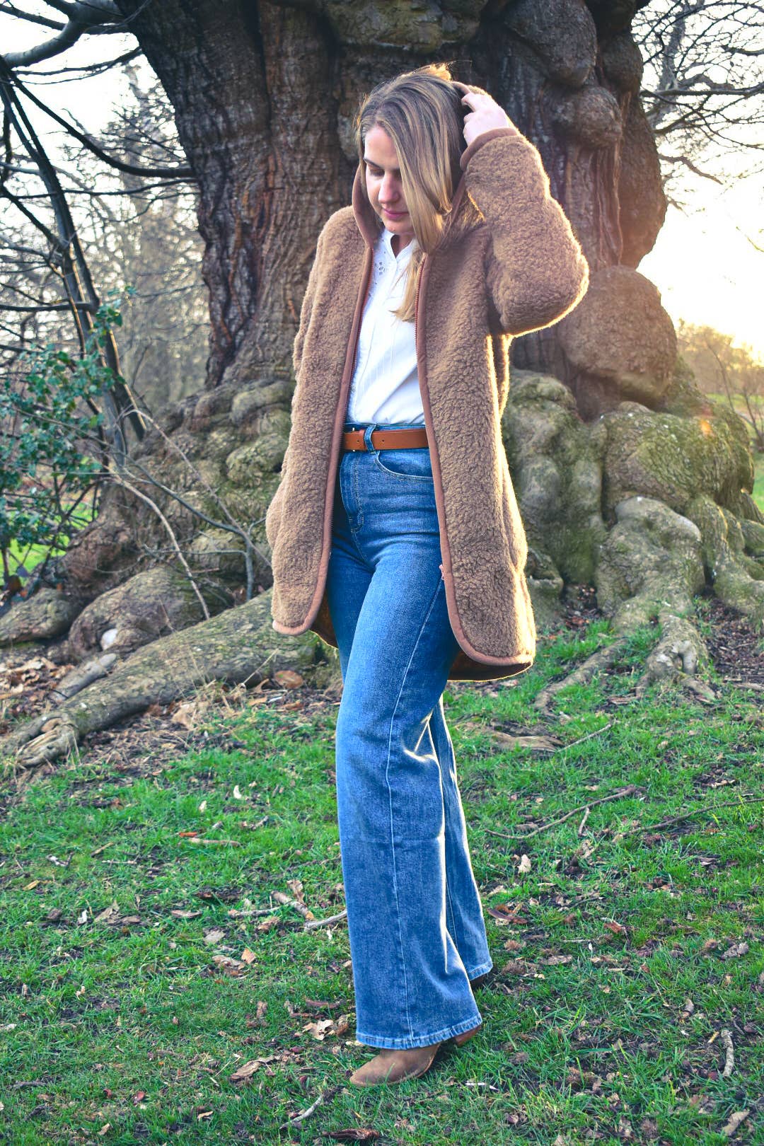 HomieeStudio – Großhandel Fleecejacke – Damen – Fleecejacke aus Merinowolle in Kamel1