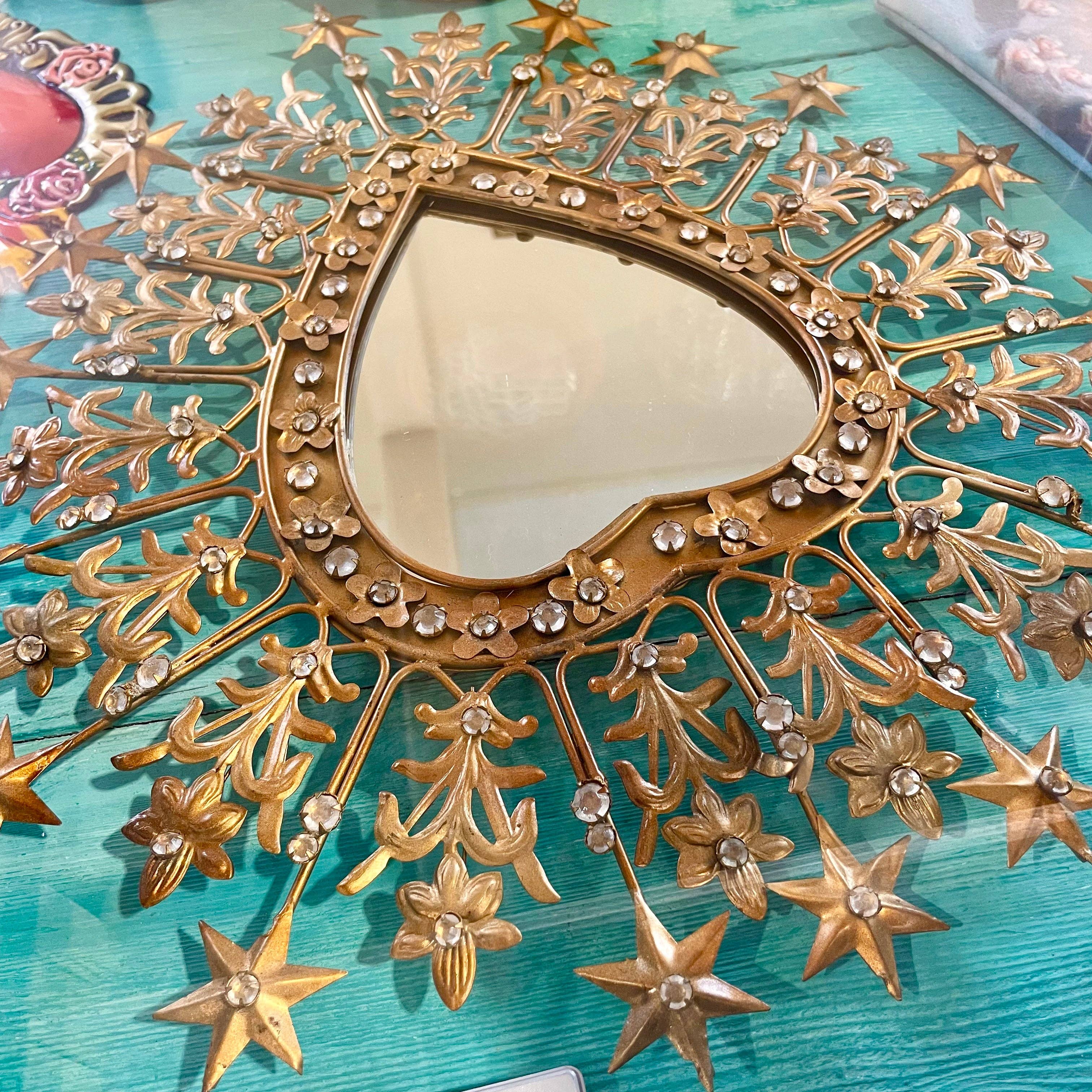 Love and Honor Jesus LLC - Wholesale Muurspiegel - Spiegel met Heilig Hart en Stralen van Metaal 40 x 38 cm2