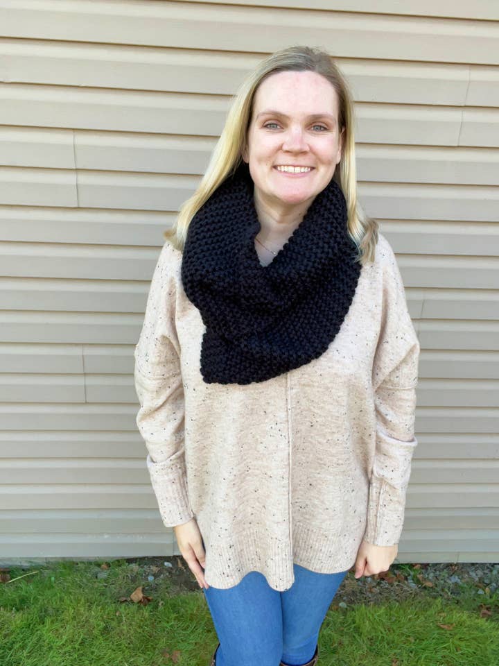Svartfärgad halsduk, lång stickad halsduk, tjockstickade halsdukar för wholesale av Megan Louise Crafts