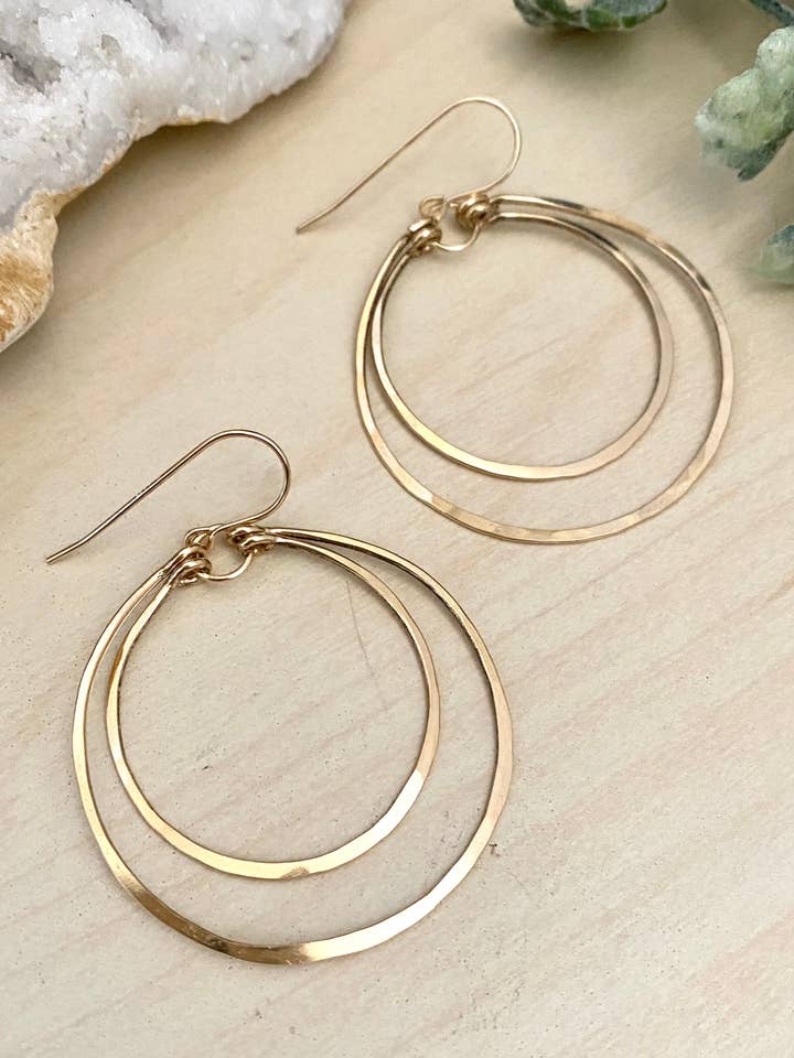 Aros Duplos Martelado - Prata de 1ª Lei ou Ouro 14k Recheado por atacado de Pyrite and Pearls