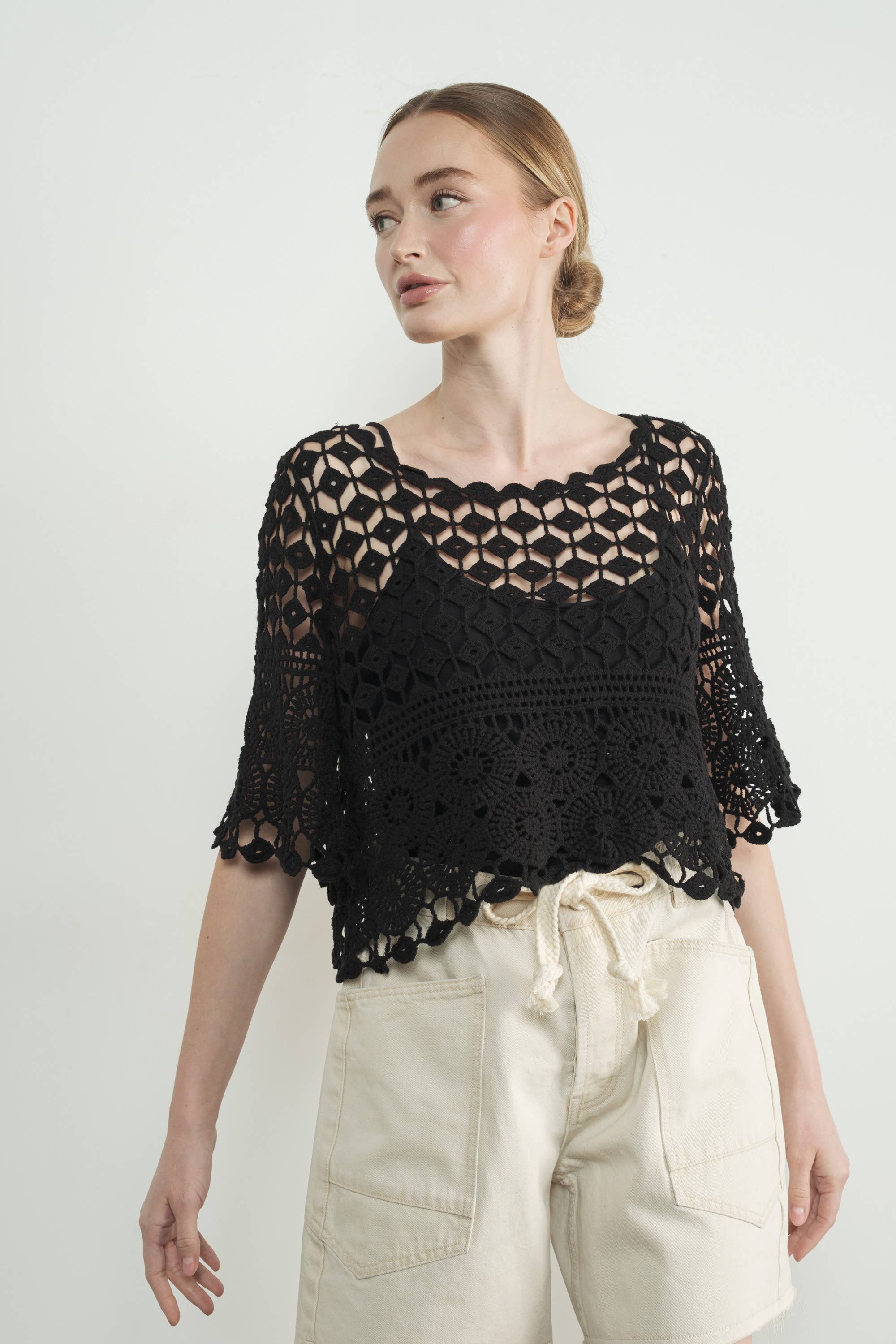 Aaron & Amber – wholesale Stickad topp - Dam – MAT3235 VIRKAD KORTÄRMAD TOPP2