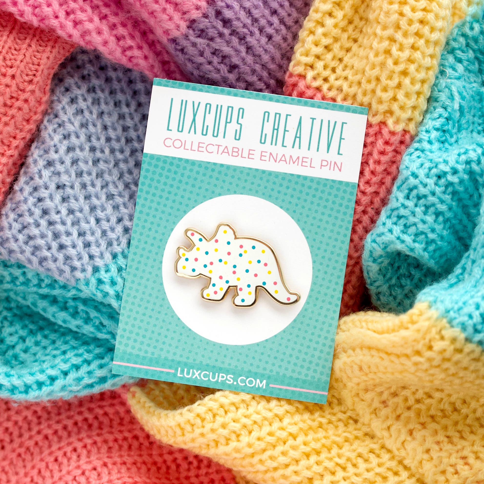 LuxCups Creative – wholesale Nål och knapp för kavajslag – Triceratops Dino Cookie Pin5