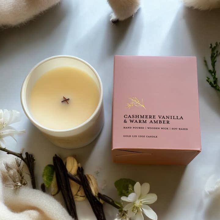 Vela de Cashmere y Vainilla con Tapa Dorada y Caja Boutique para venta al por mayor de Woodsy Homelife