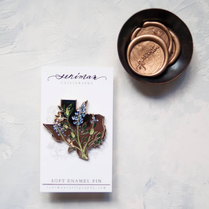 Seniman Calligraphy - Wholesale Lapel Pin/Button - Texas Bluebonnet Gold Enamel Pin3