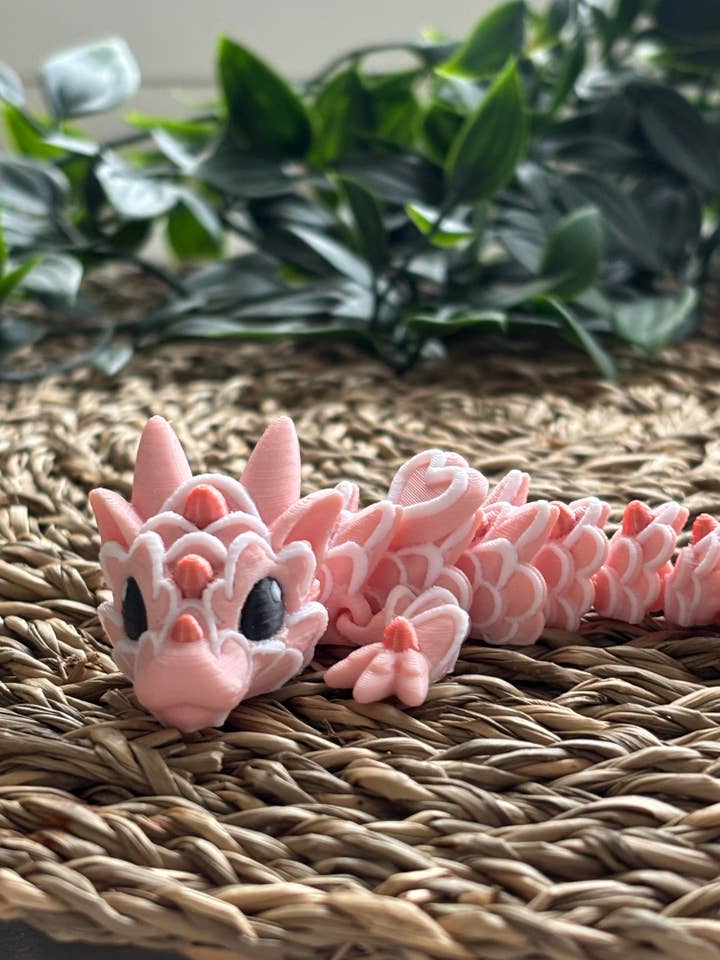 Valentijnsdraak — 3D-geprinte fantasiefiguur voor wholesale door Nordic Book Adventure