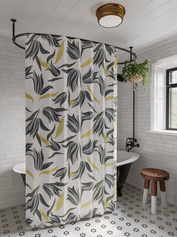 Rideau de douche Secret Garden pour la vente par Abnormals Anonymous