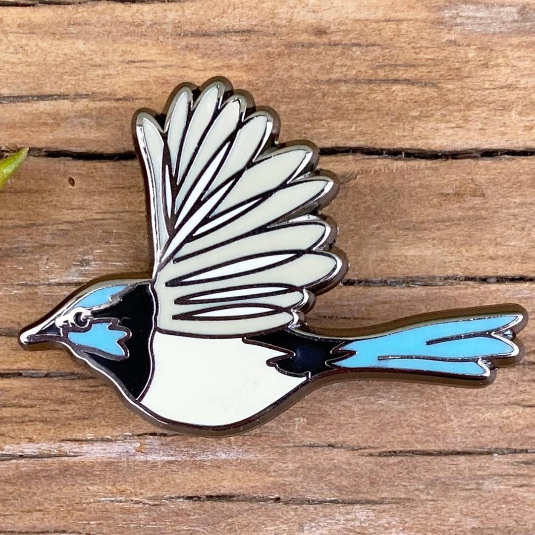 Bridget Farmer Printmaker - Wholesale Lapel pin/button - Superb Fairywren In Flight - Enamel Pin0