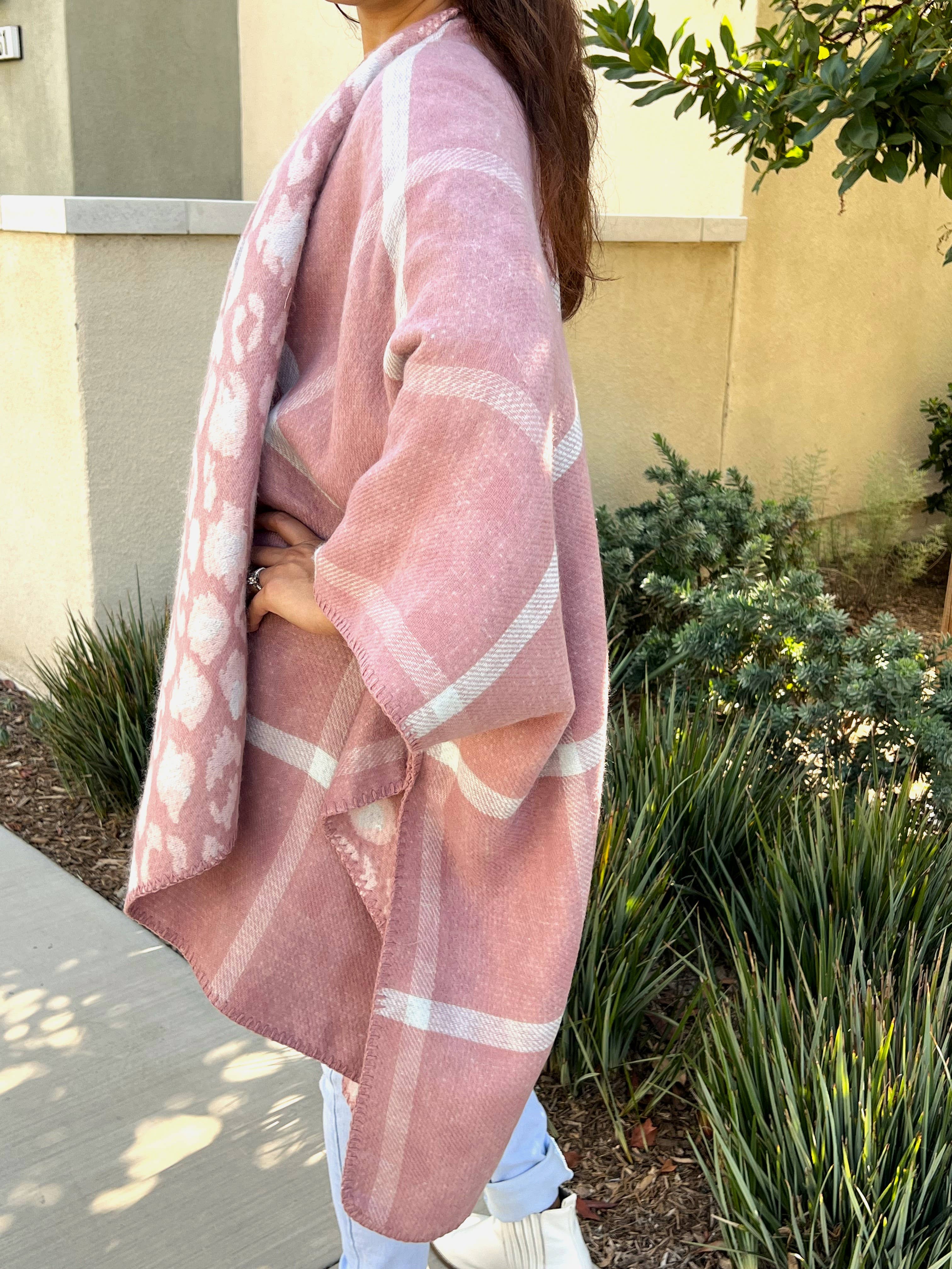 Justin & Taylor - Wholesale Kimono - Women's - The Wild Card | Leopard Print and Lined Double-Sided Kimono6