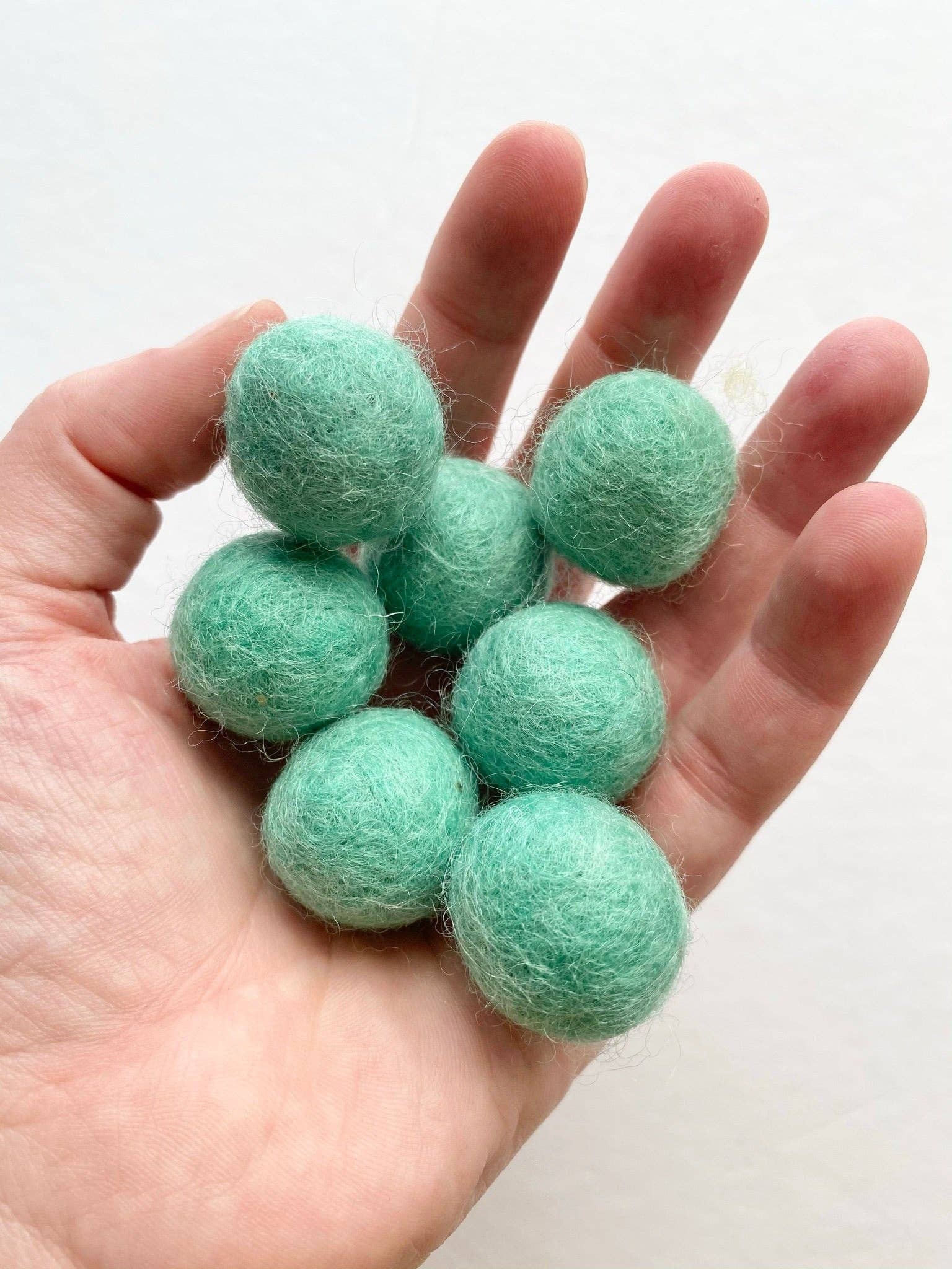 Wool Jamboree - Wholesale Craft Supplies - 1950s Christmas - 2.5 cm Felt Balls5