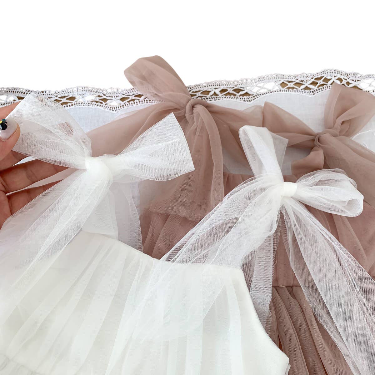 Annie & Charles – Engroshandel Kjole - Baby – Annie & Charles® babykjole med tylsløjfe5