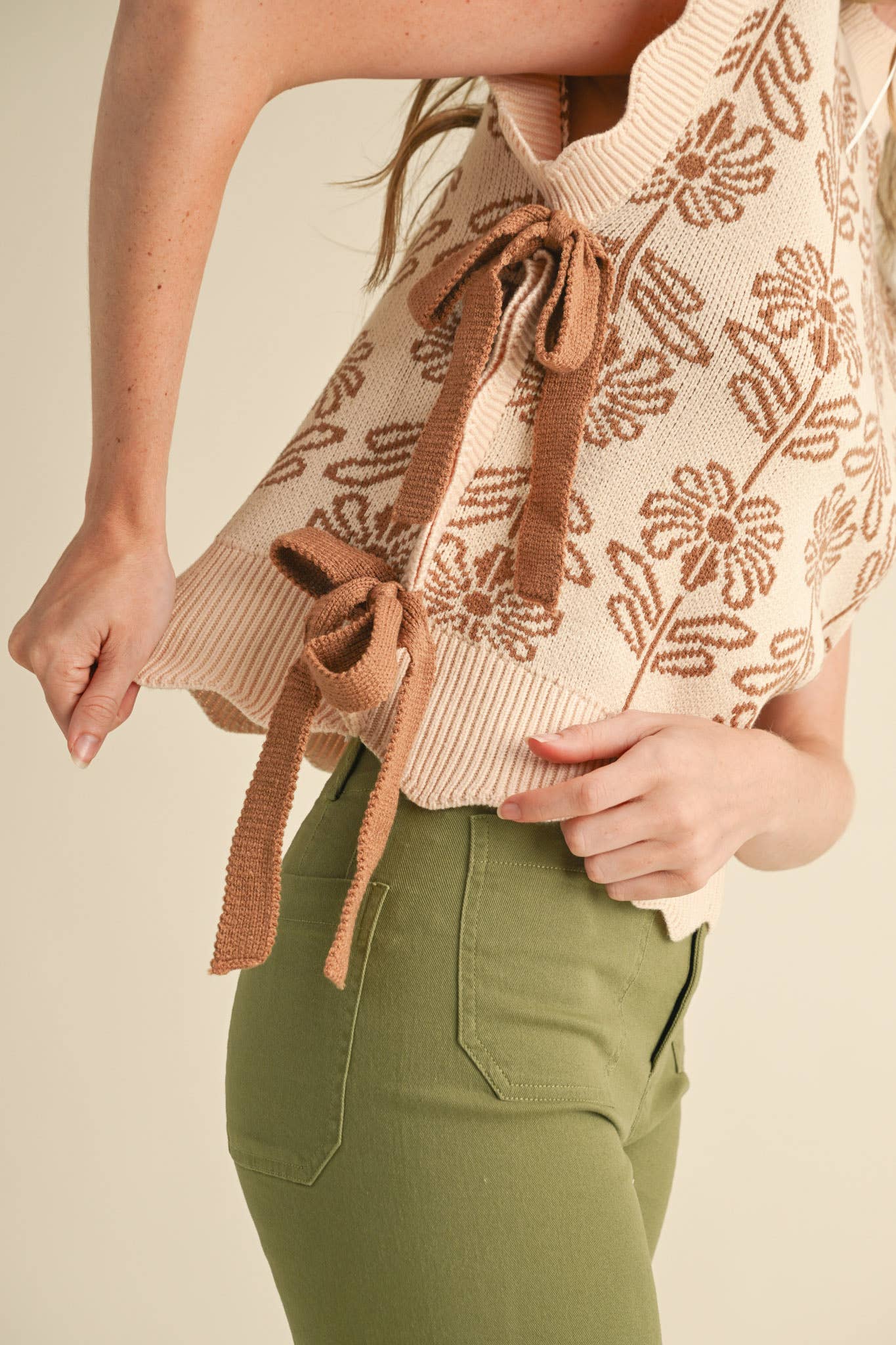 &MERCI – wholesale Tröjväst – Dam – MOCKNECK BLOMMIG TRÖJVÄST MSW107433