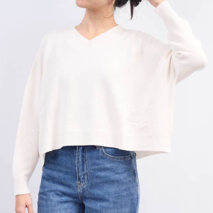 Cecile Wang - Wholesale Knit Sweater - Women's - Loose fit V-neck sweater in soft knit YF5705399