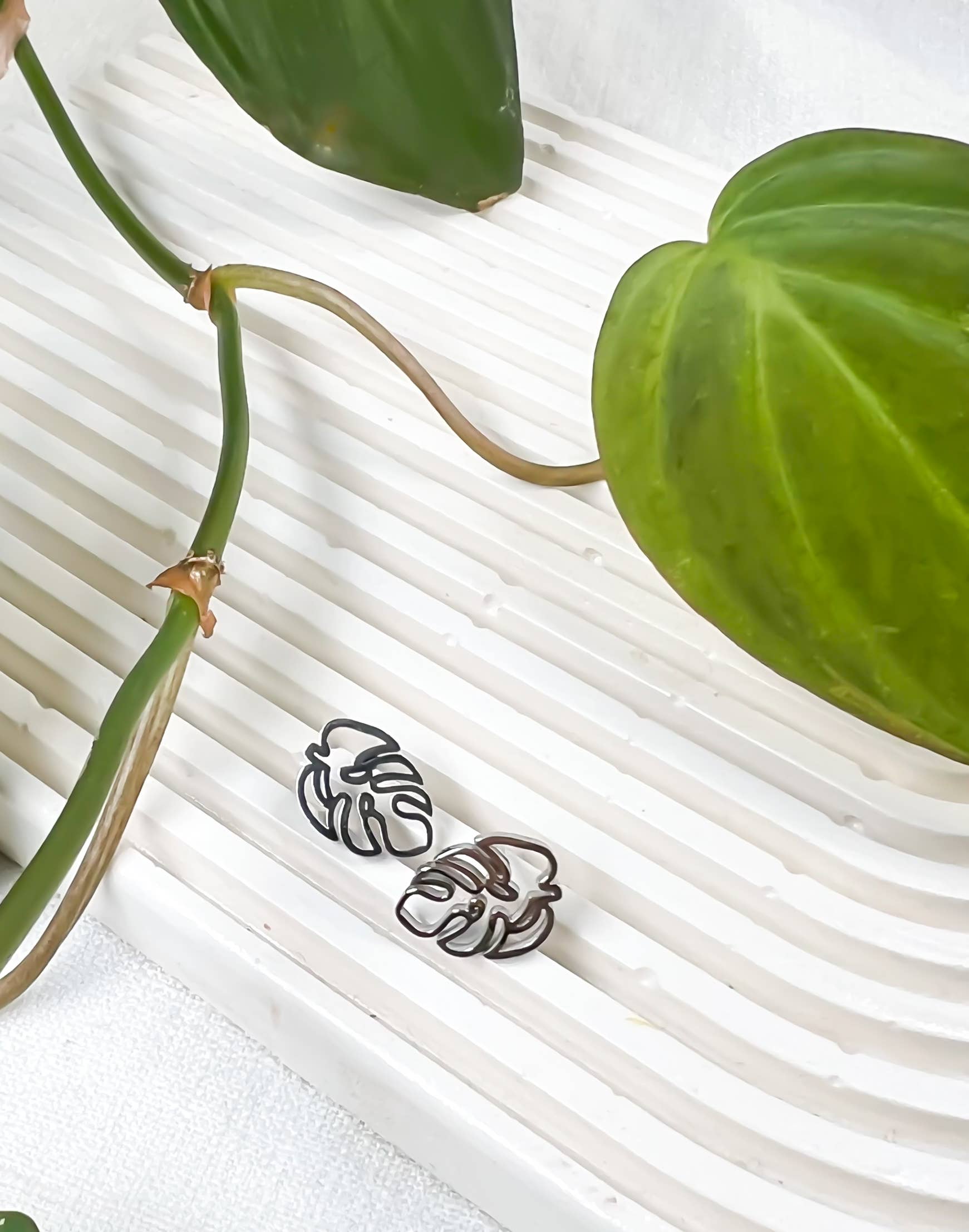 Natalie Clare Collections - Wholesale Stud/Post Earrings - Hollow Leaf Stud4