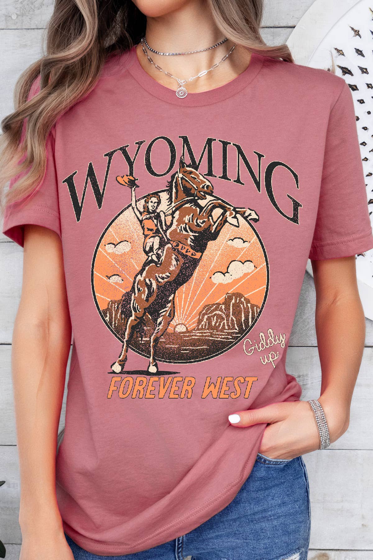 BouTeeQue Closet - Vendita all'ingrosso Maglietta serigrafata - Donna - T-shirt a manica corta BT2091 T WYOMING FOREVER WEST4