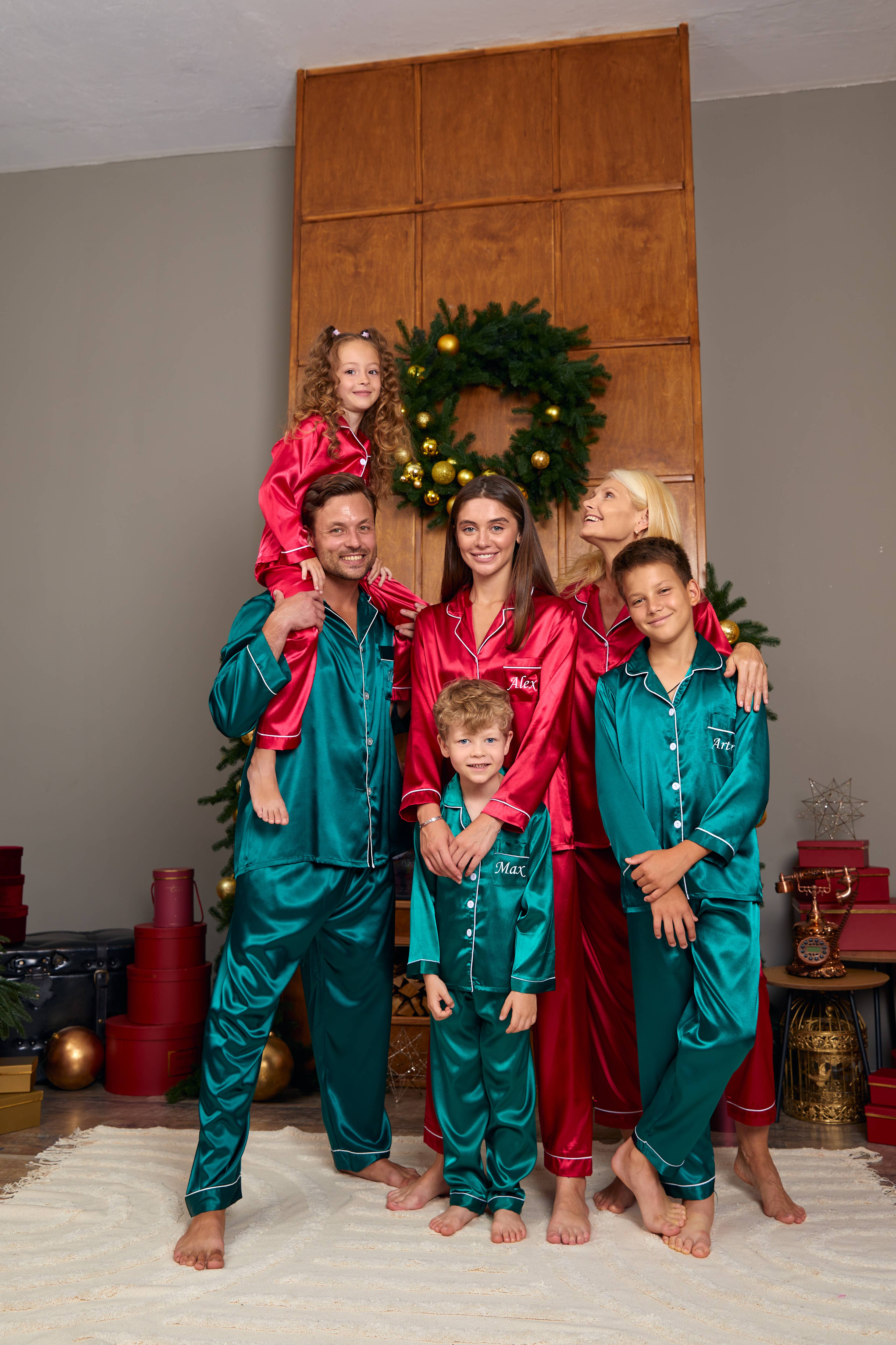 Sisters G Kids – wholesale Sleepwear set – Unisex – Family Matching Christmas Satin Pajamas 5