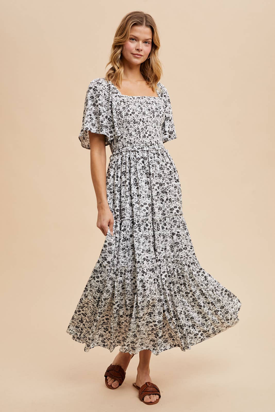 In Loom - Wholesale Jurk - Dames - GERUCHED BLOEMEN MAXI-JURK MET VIERKANTE HALSLIJN0