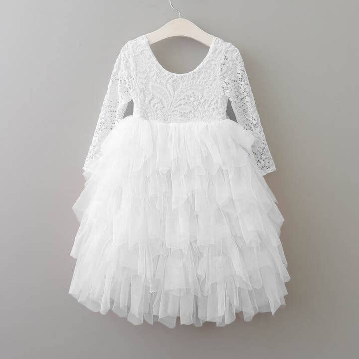 De Arielle-jurk met witte kant, laagjes tule en lange mouwen - bruidsmeisjesjurk in diverse kleuren voor wholesale door Nicolette's Couture