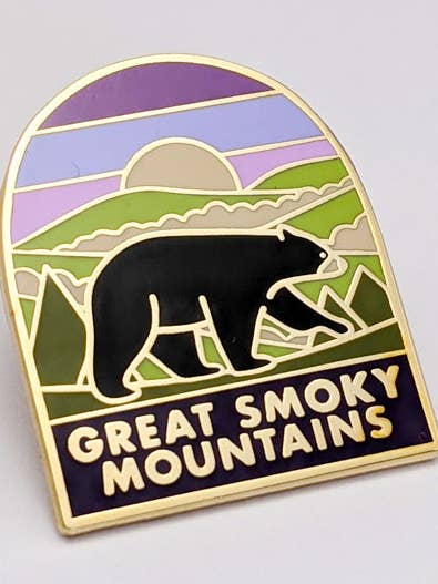 Broche en émail du parc national des Great Smoky Mountains pour la vente par Hike and Draw