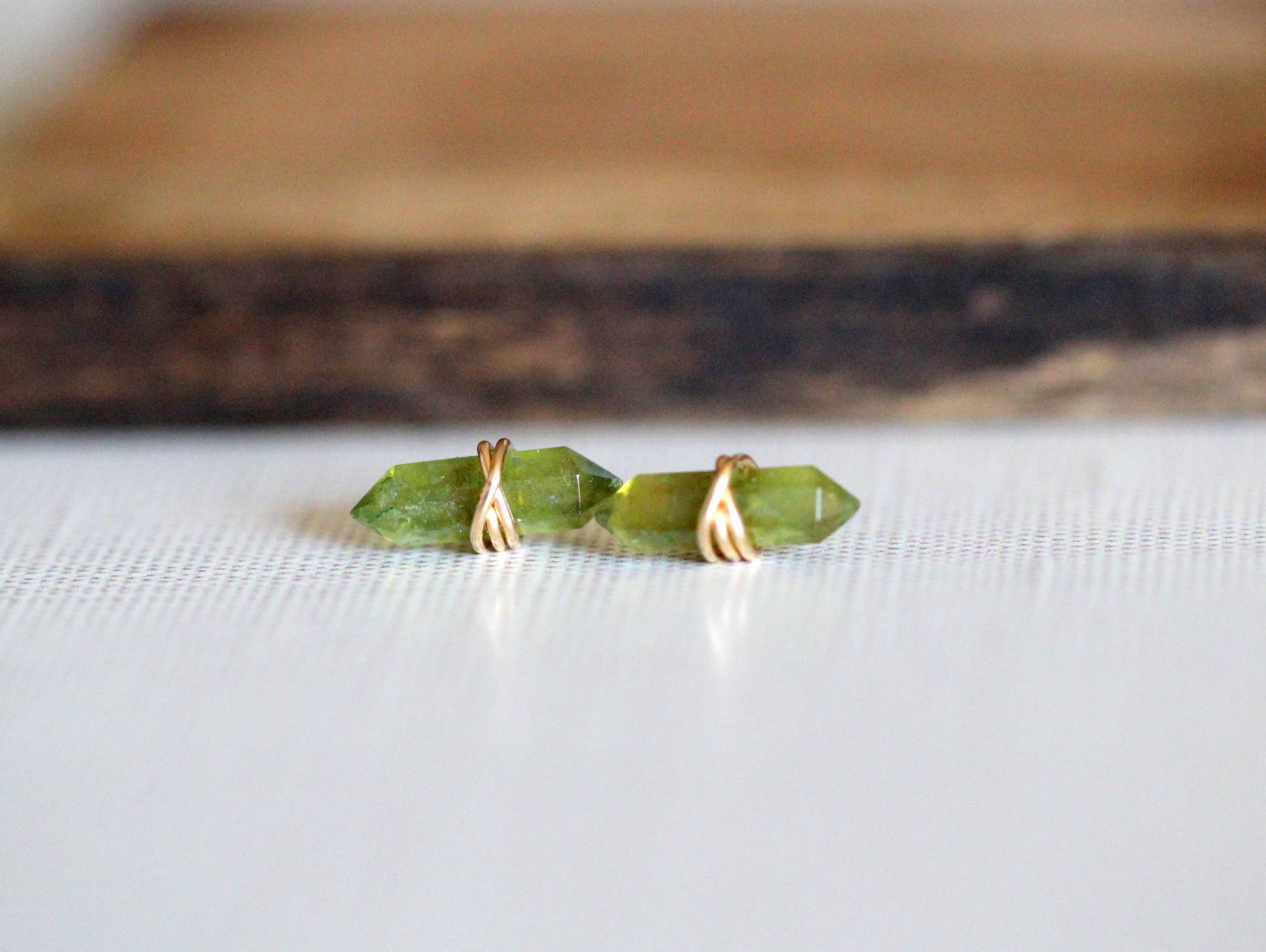 Saressa Designs – Engroshandel Ørestikkere – Crest Studs - Peridot4