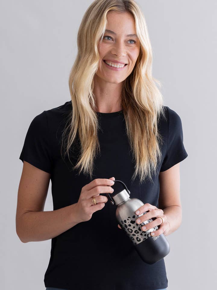 Maglietta Attiva Nera per la vendita all'ingrosso da parte di Hey Honey