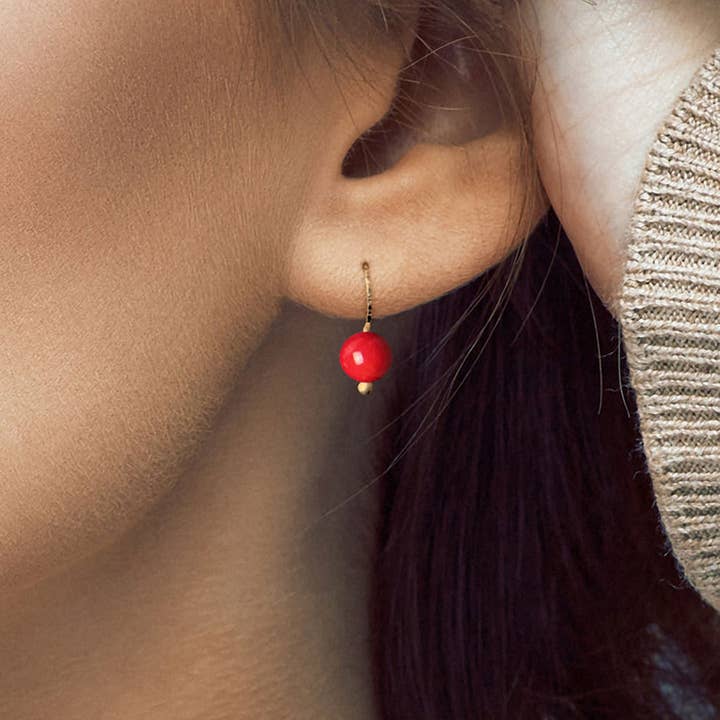 Orecchini Everyday - Corallo rosso per la vendita all'ingrosso da parte di Maz Jewelry