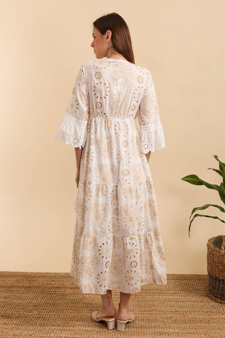 Weiß Boho-Maxikleid mit Lochstickerei QY006 für den Großhandel auf Faire3