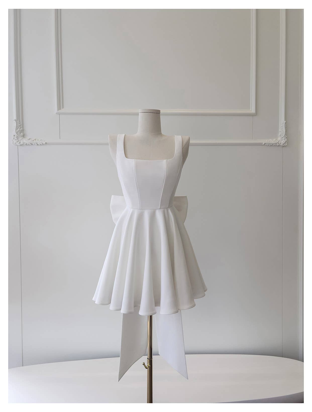 Amourique – Engroshandel Kjole - Dame – Amourique couture minikjole med elfenbensstor sløjfe1