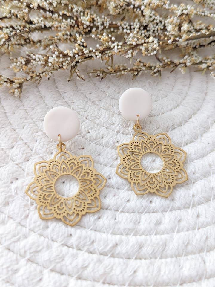 Boucles d'oreilles Mandala (bo-1808) pour la vente par Création Julie Dupont