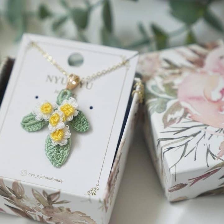 NYU NYU jewellery - Wholesale Pendant/Charm Necklace - Crochet Daisy Flower Necklace 14k Gold Handcrafted Jewelry0